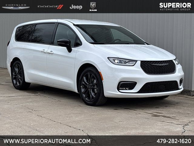 New 2026 Chrysler Pacifica Select image 1