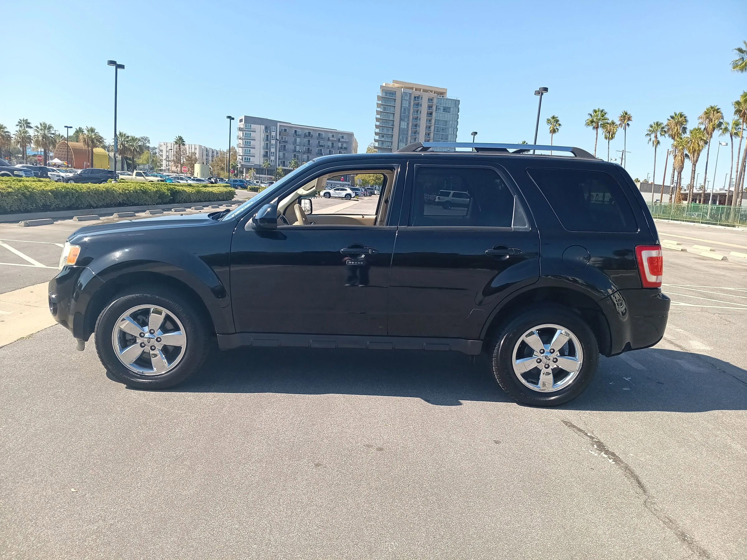 Used 2010 Ford Escape Limited image 4