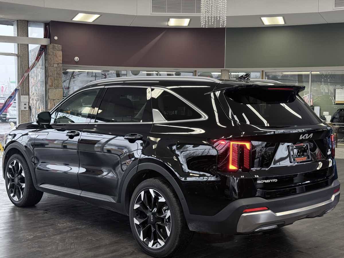 Used 2025 Kia Sorento SX image 11