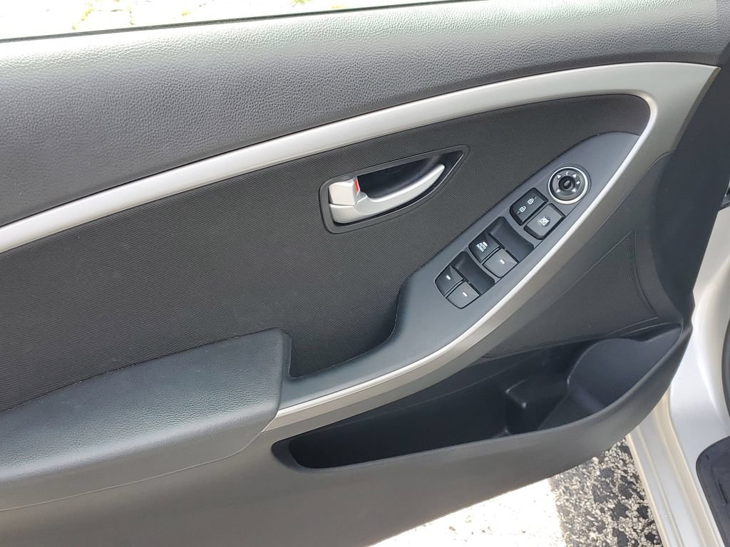 Used 2017 Hyundai Elantra GT FWD image 18