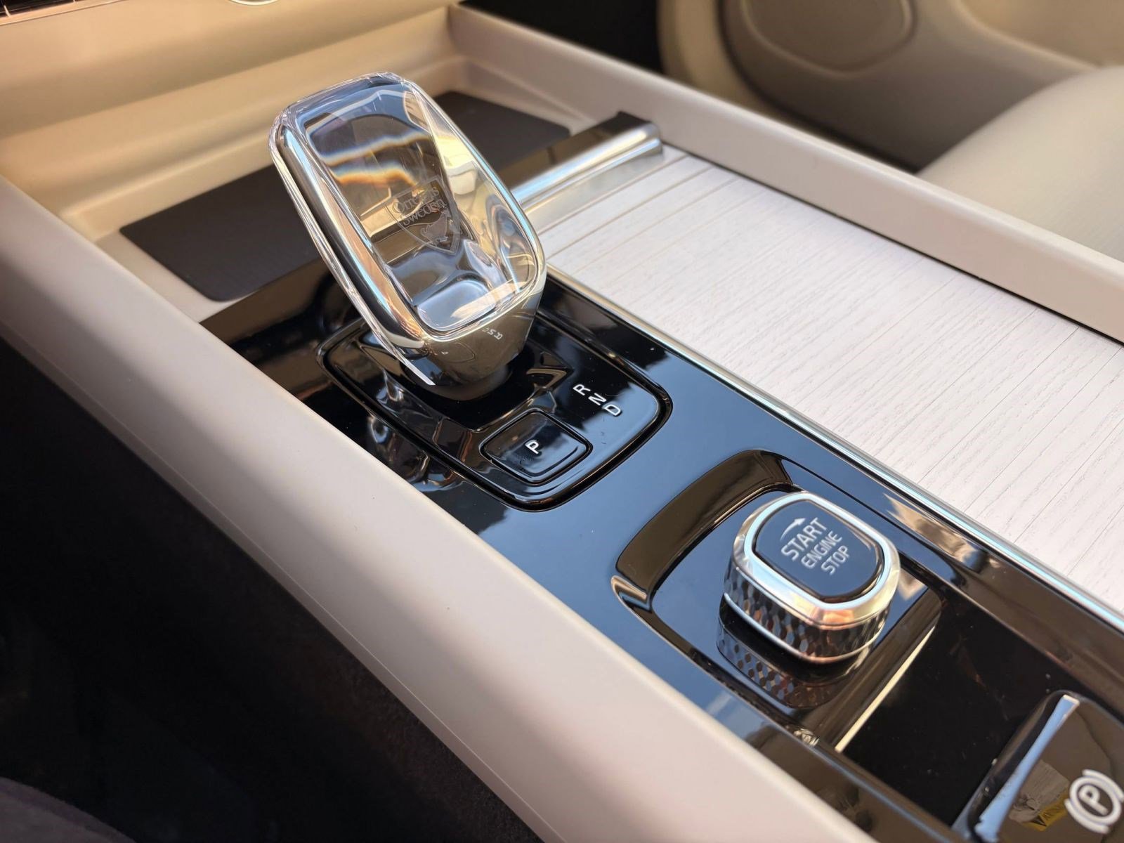 New 2026 Volvo XC60 B5 Ultra w/ Climate Package image 31