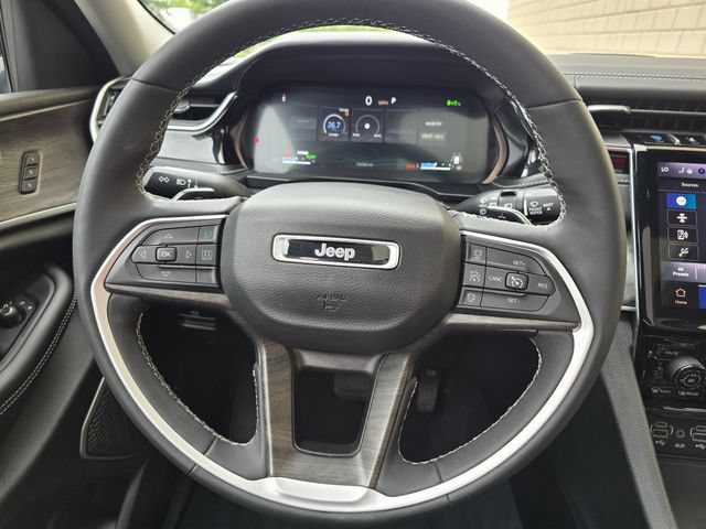 Used 2022 Jeep Grand Cherokee Limited 4xe w/ Luxury Tech Group II AWD/4WD image 39