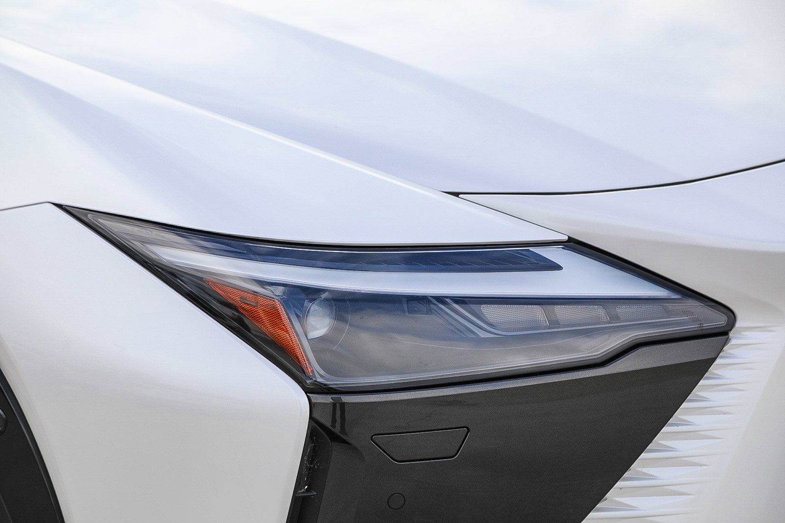 Used 2023 Lexus RZ 450e Premium image 8