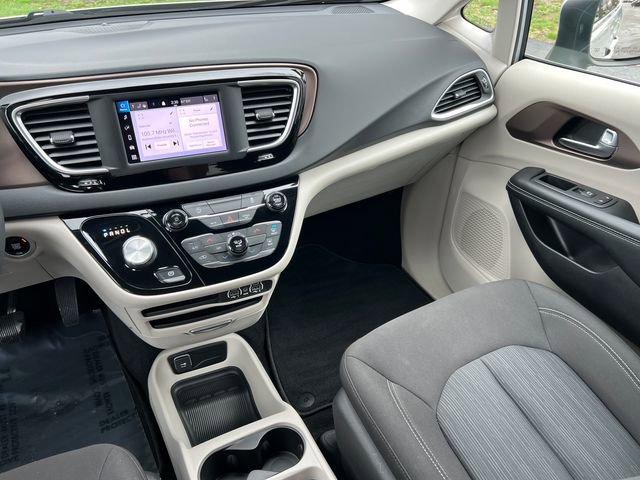 Used 2022 Chrysler Voyager LX FWD image 32