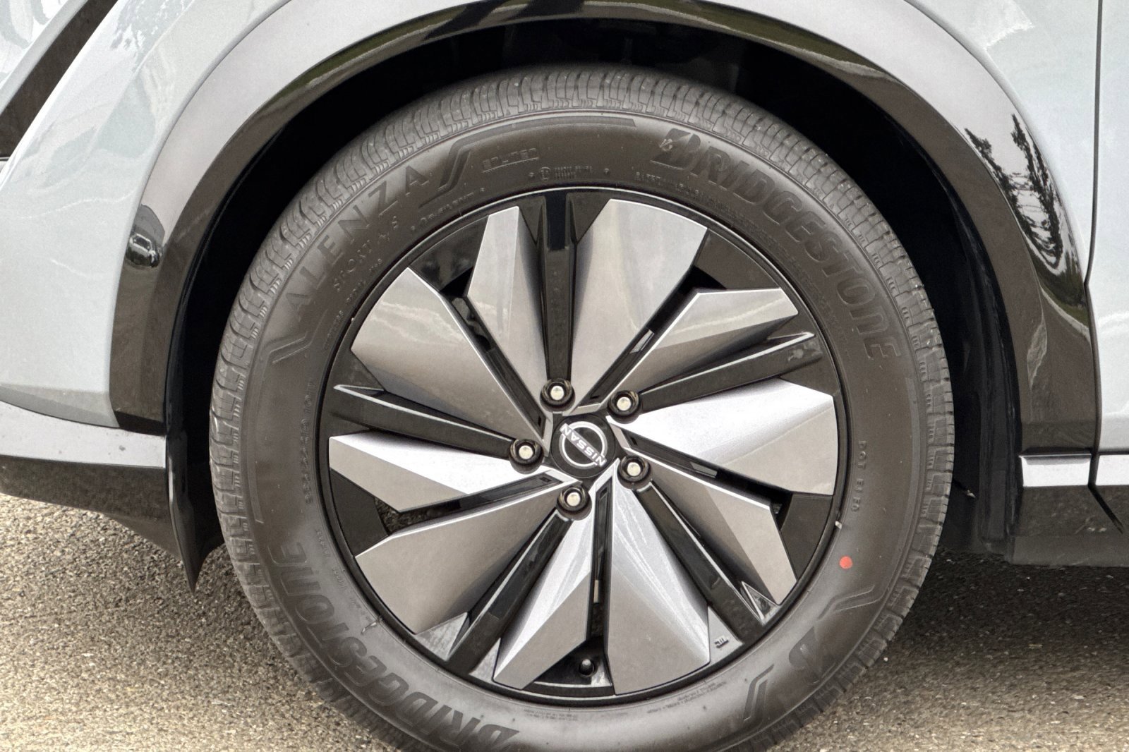 Used 2024 Nissan Ariya FWD image 33