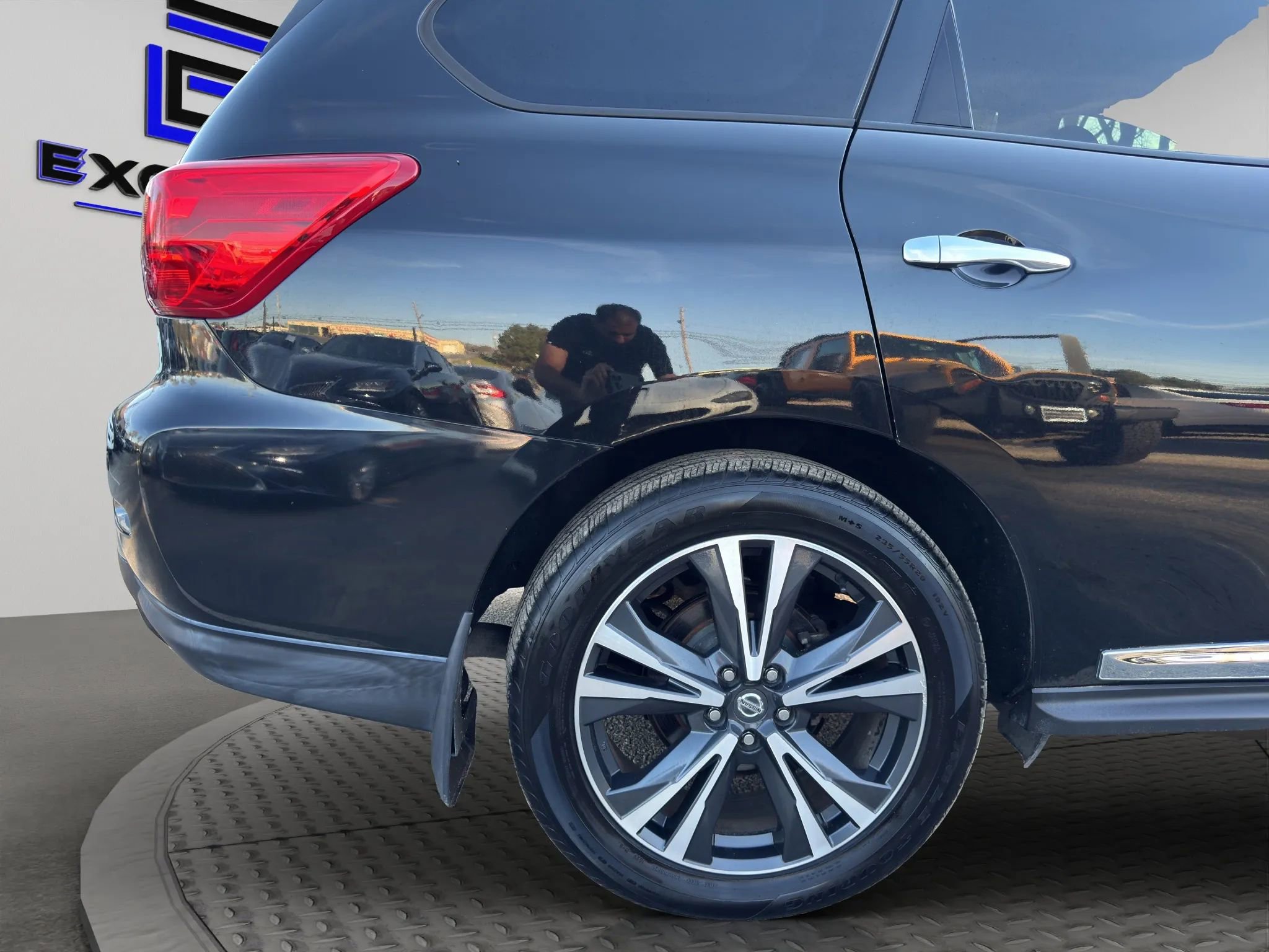 Used 2019 Nissan Pathfinder Platinum image 26