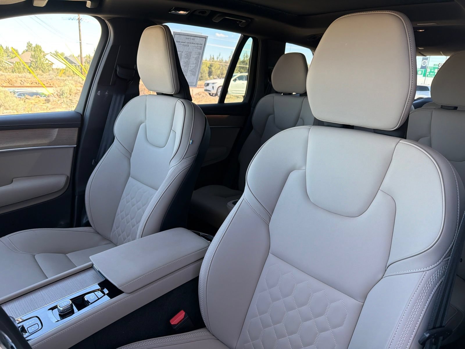 Used 2025 Volvo XC90 B6 Plus AWD/4WD image 19