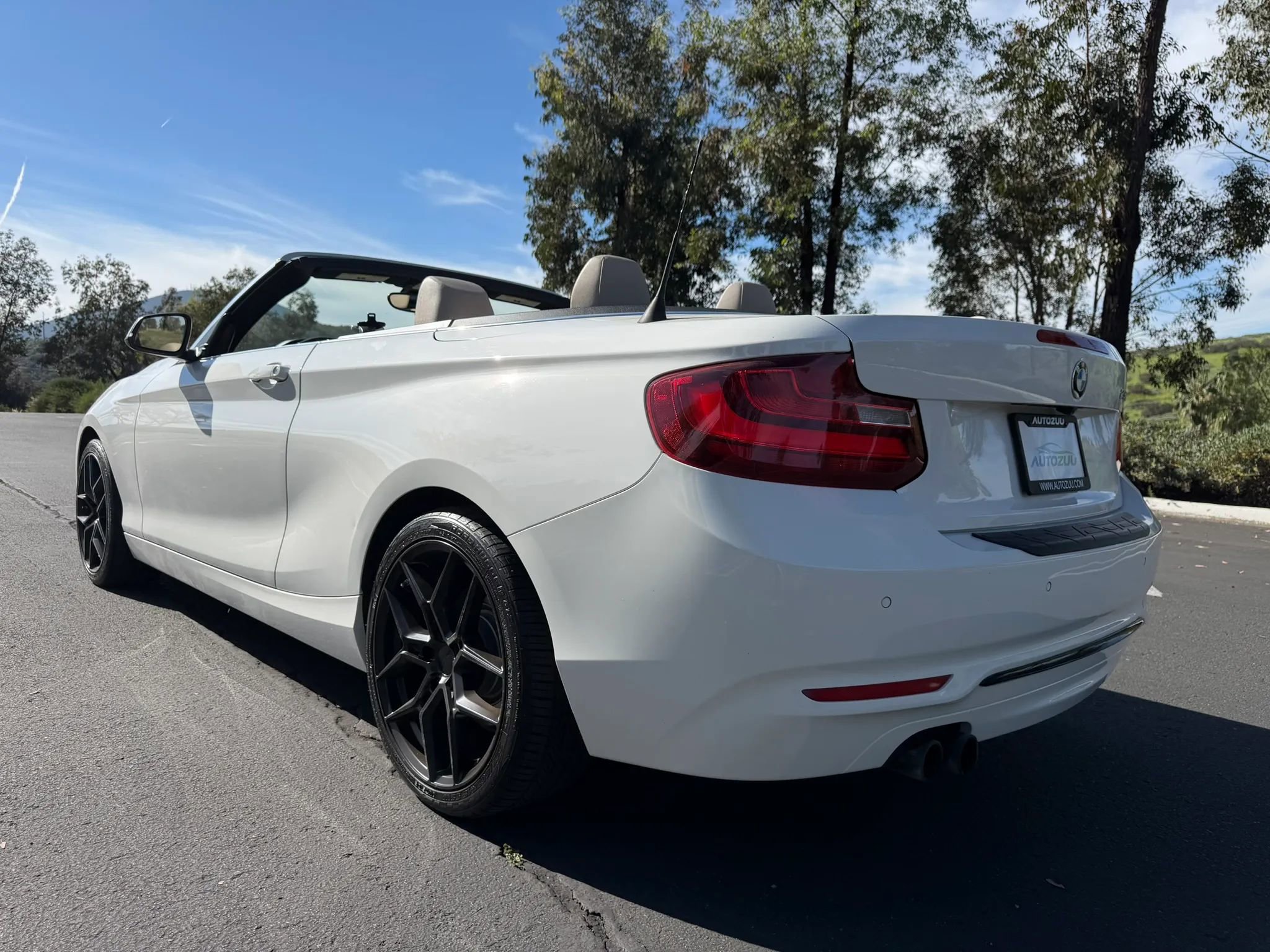 Used 2017 BMW 230i Convertible RWD image 3