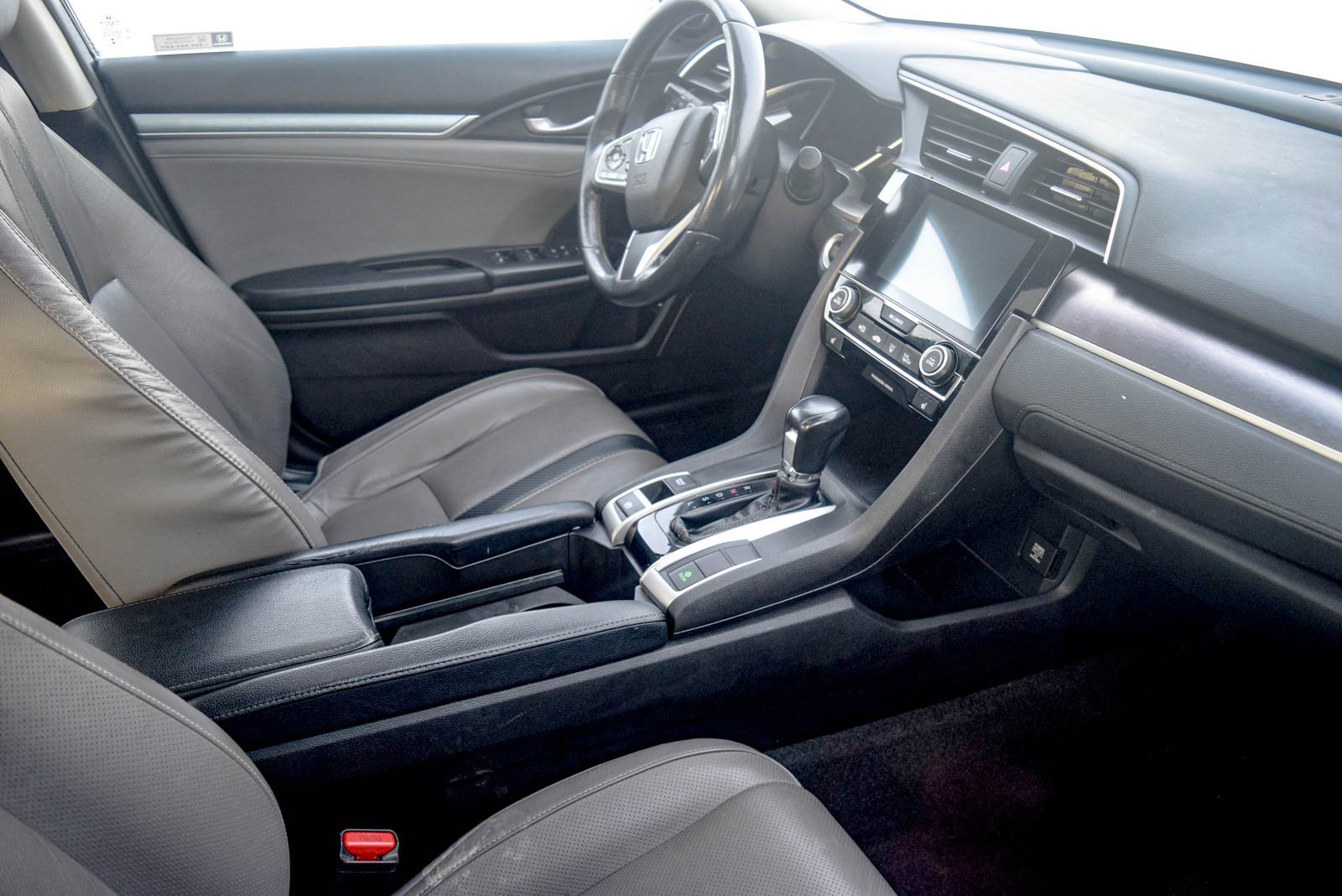 Used 2018 Honda Civic EX-L image 4