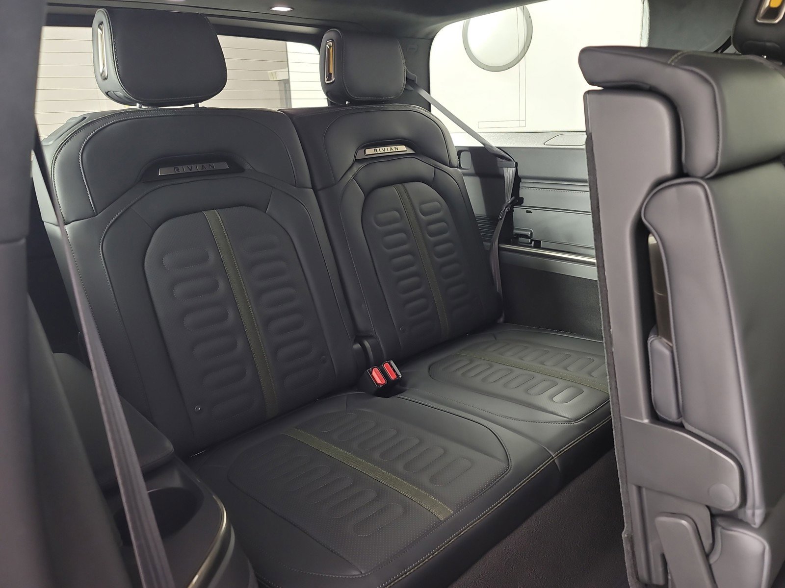 Used 2024 Rivian R1S Adventure AWD/4WD image 25