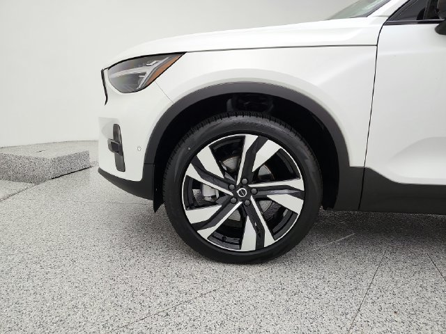 Certified 2025 Volvo XC40 B5 Ultra AWD/4WD image 37