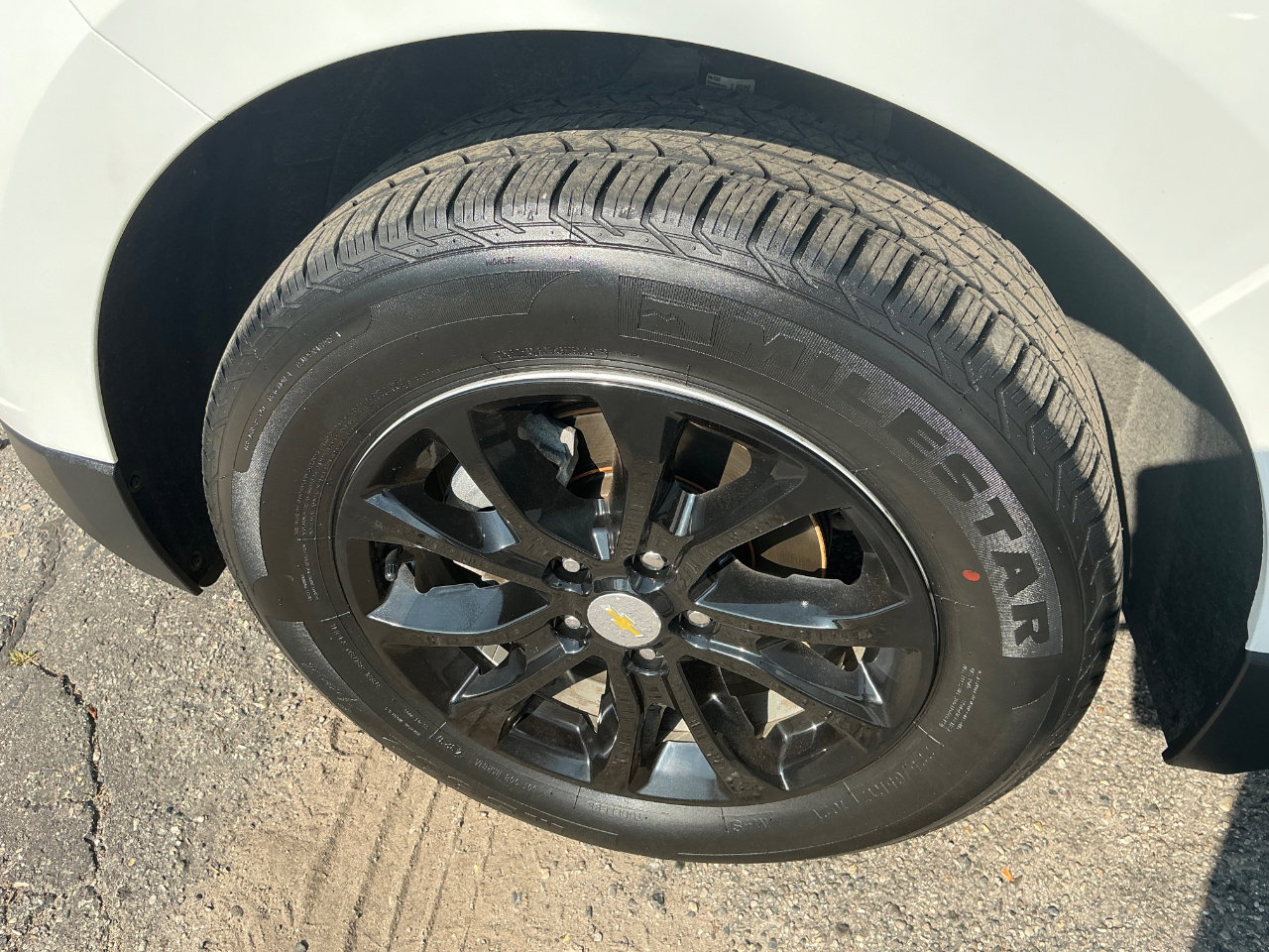 Used 2019 Chevrolet Equinox LT w/ Driver Convenience Package image 23