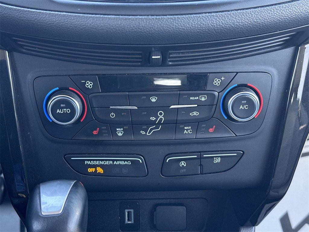 Used 2017 Ford Escape Titanium image 16