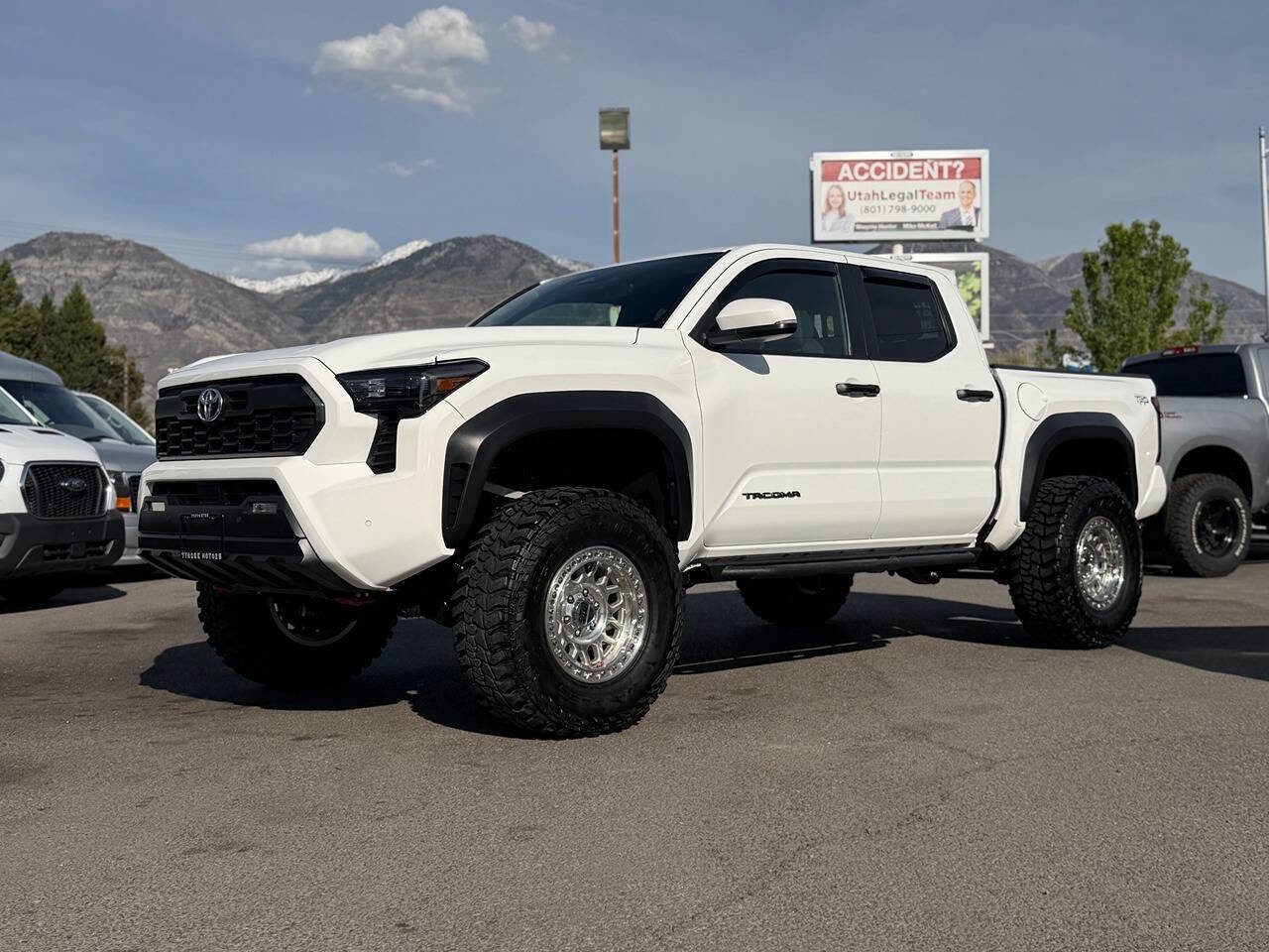 Used 2024 Toyota Tacoma TRD Off-Road w/ TRD Off Road Upgrade Package image 1