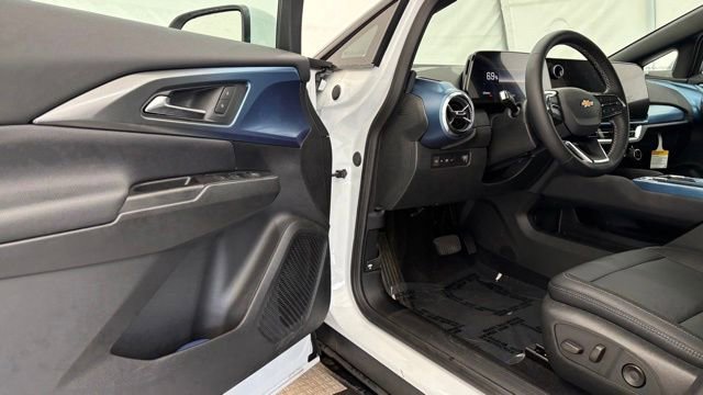 New 2026 Chevrolet Equinox EV LT FWD image 31