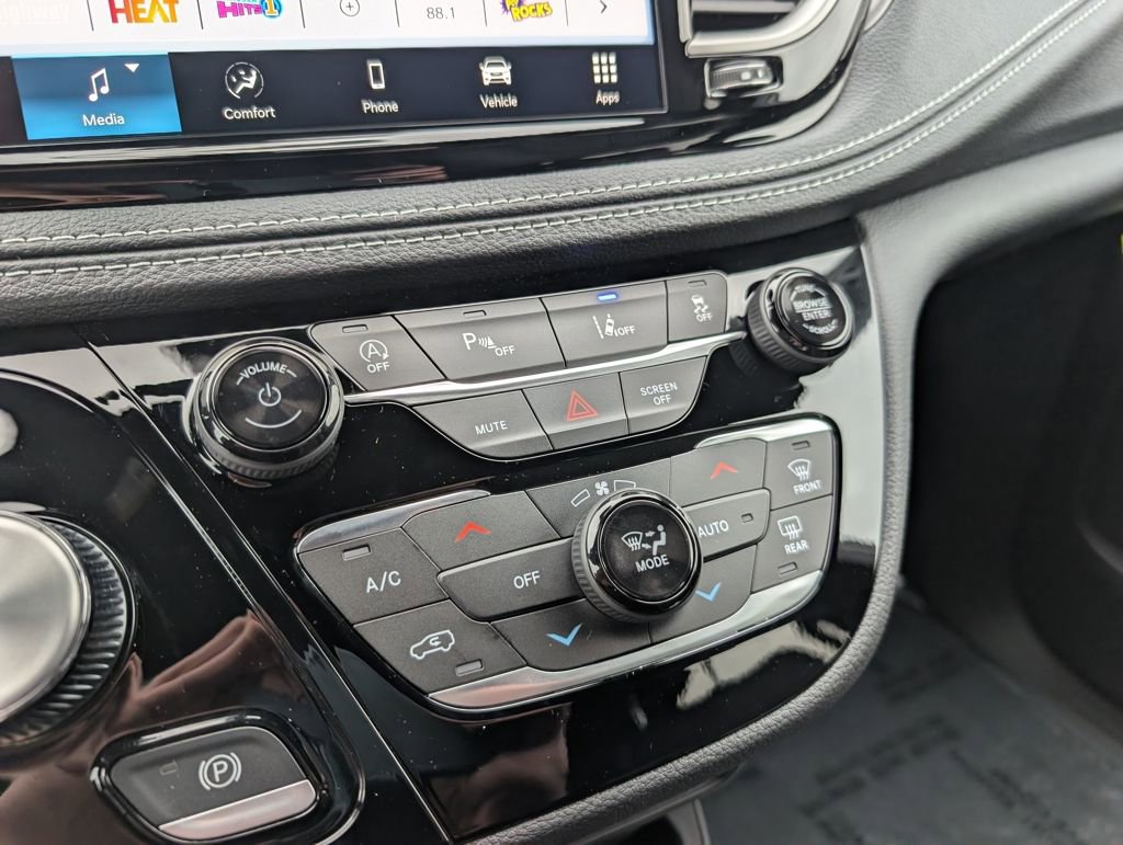 New 2026 Chrysler Pacifica Select AWD/4WD image 30