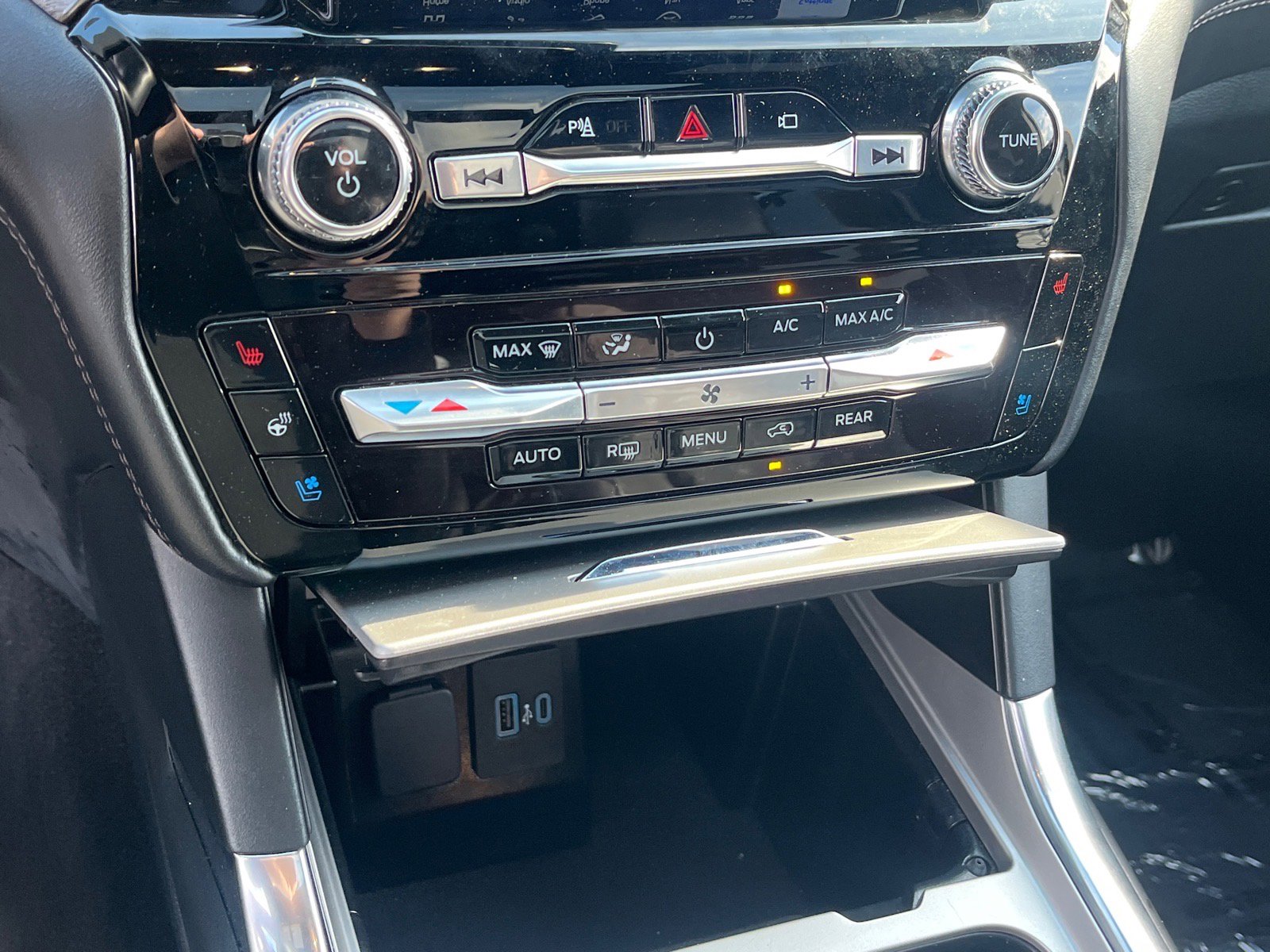 Used 2022 Ford Explorer Platinum w/ Equipment Group 601A image 14