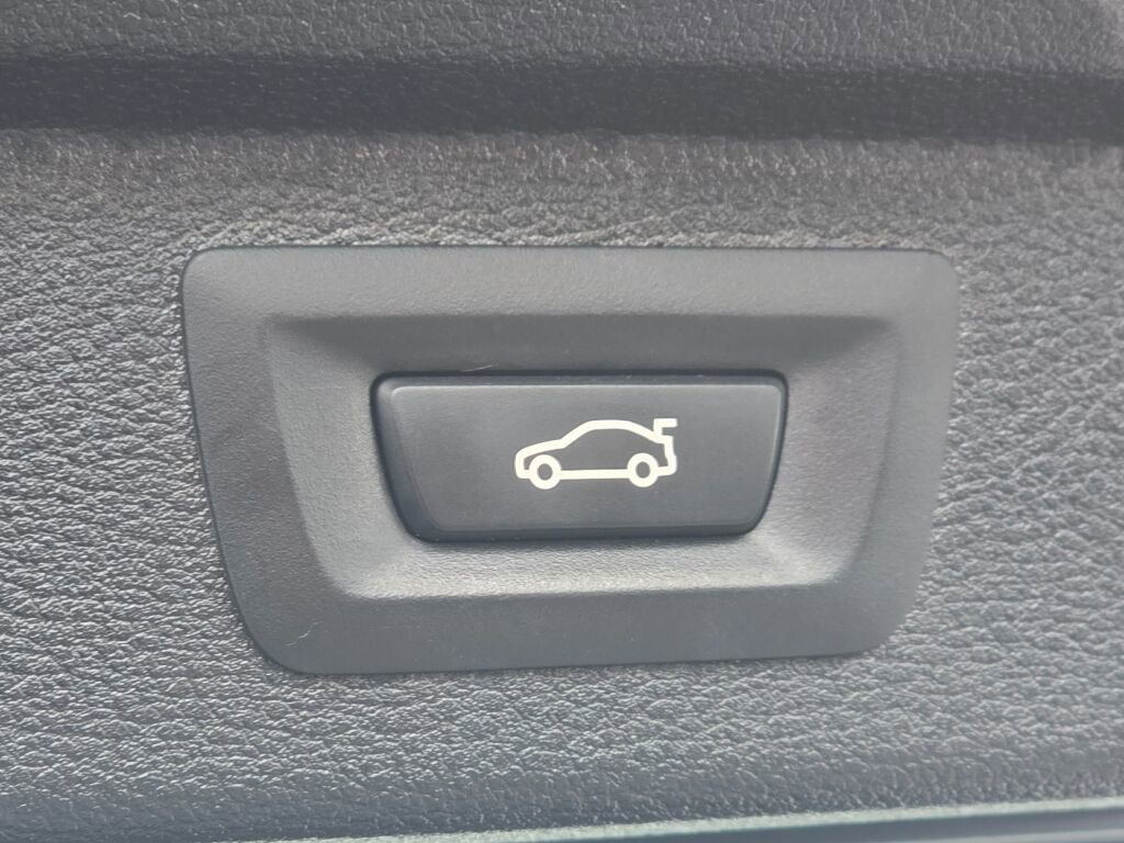 Used 2017 BMW X5 xDrive40e image 18