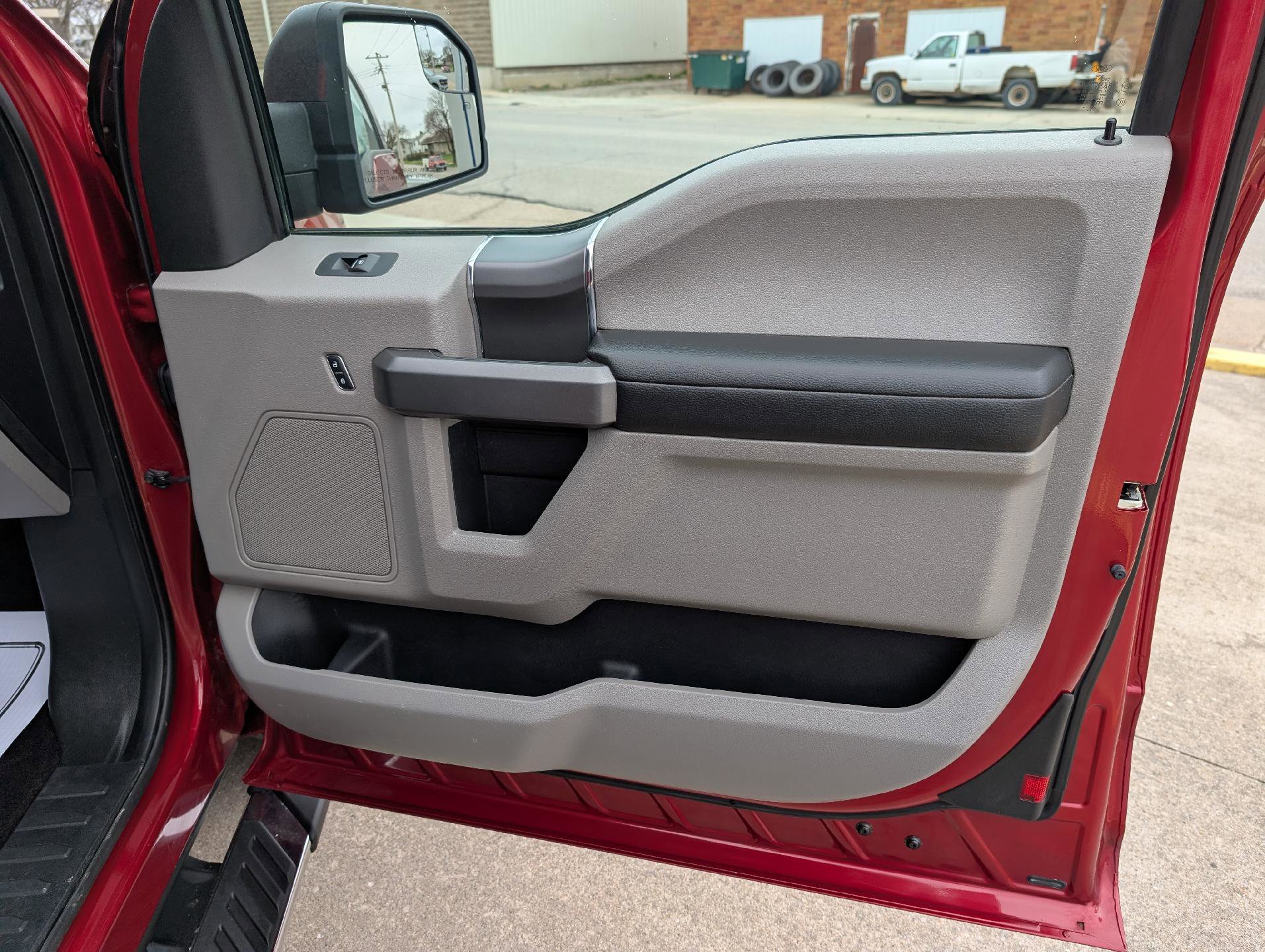 Used 2017 Ford F150 XLT w/ Equipment Group 302A Luxury image 18