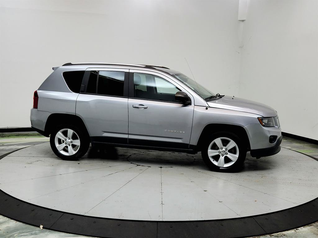 Used 2017 Jeep Compass Sport w/ Power Value Group FWD image 4