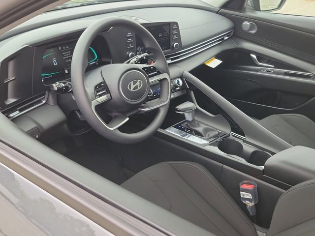 New 2026 Hyundai Elantra Hybrid FWD image 2