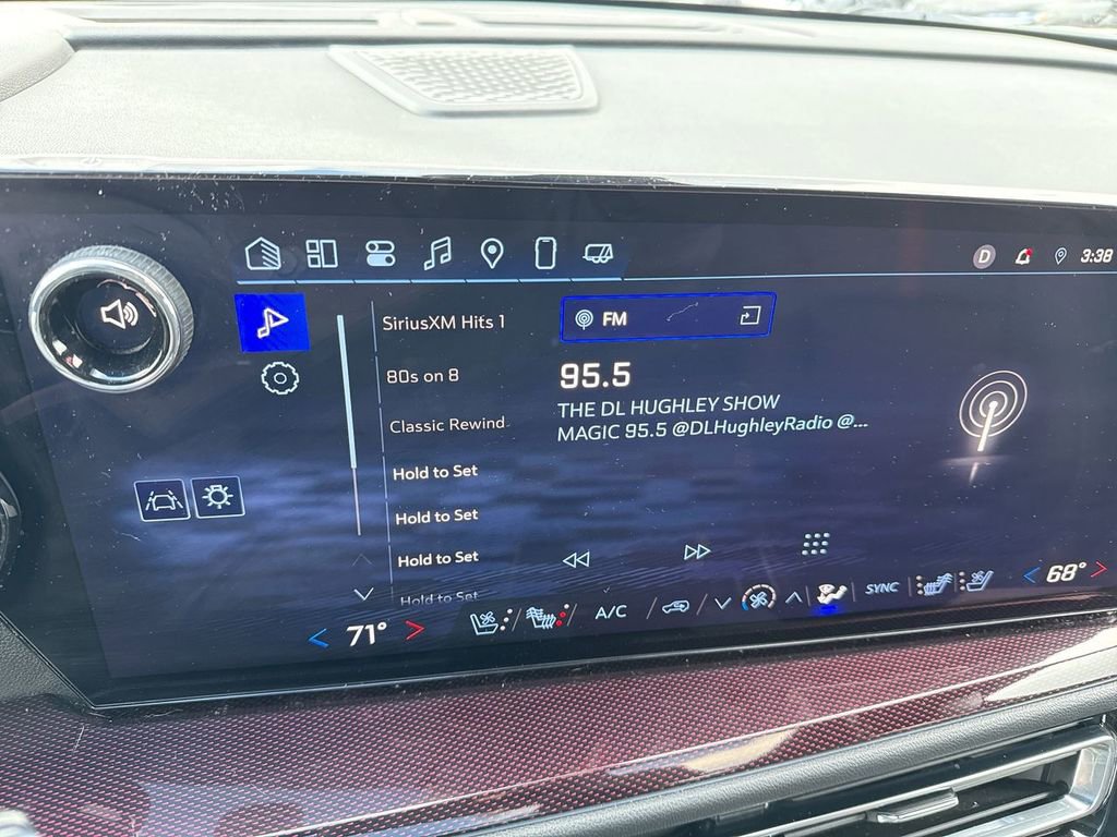 Used 2024 Chevrolet Traverse RS AWD/4WD image 16