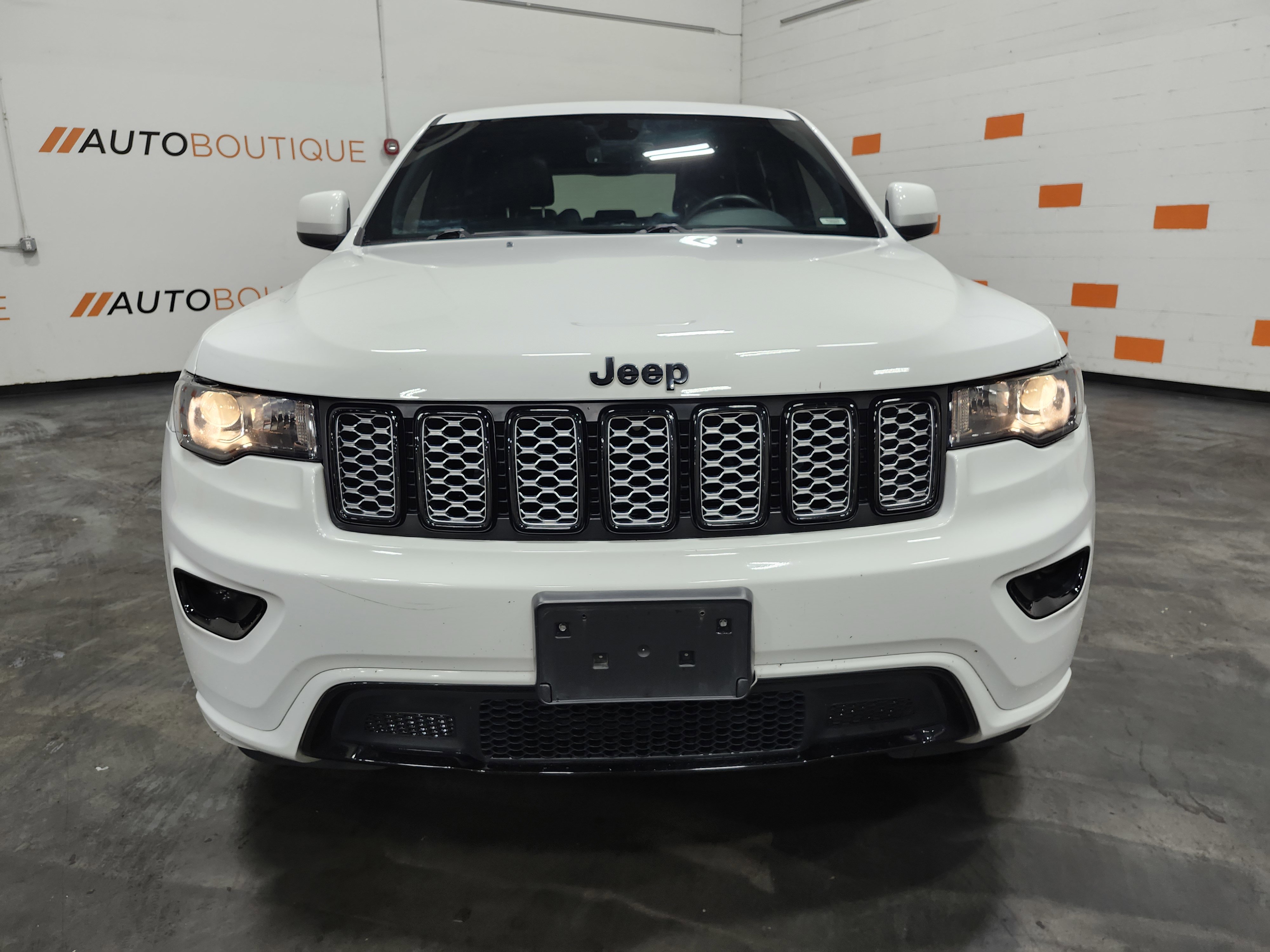 Used 2019 Jeep Grand Cherokee Altitude image 14