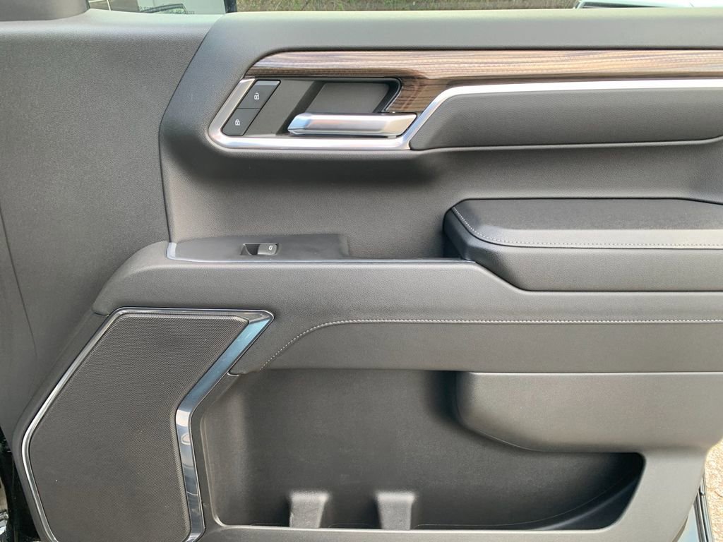 Used 2023 Chevrolet Silverado 1500 LT AWD/4WD image 19