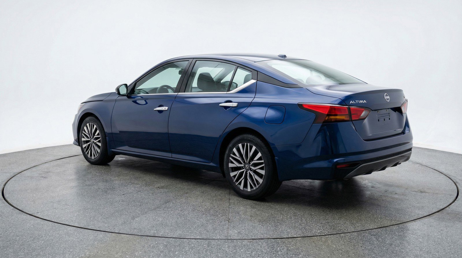 Used 2025 Nissan Altima 2.5 SV image 6