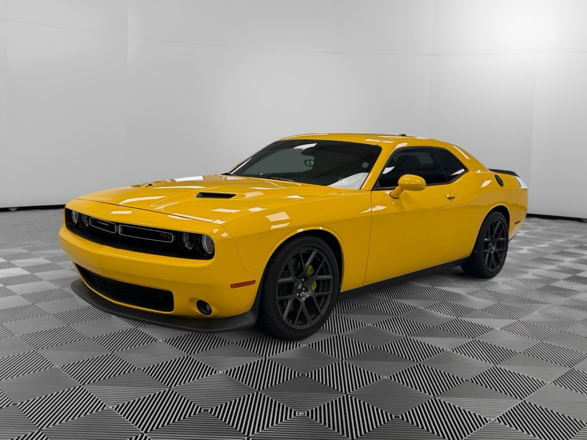 Used 2018 Dodge Challenger R/T Scat Pack RWD image 4