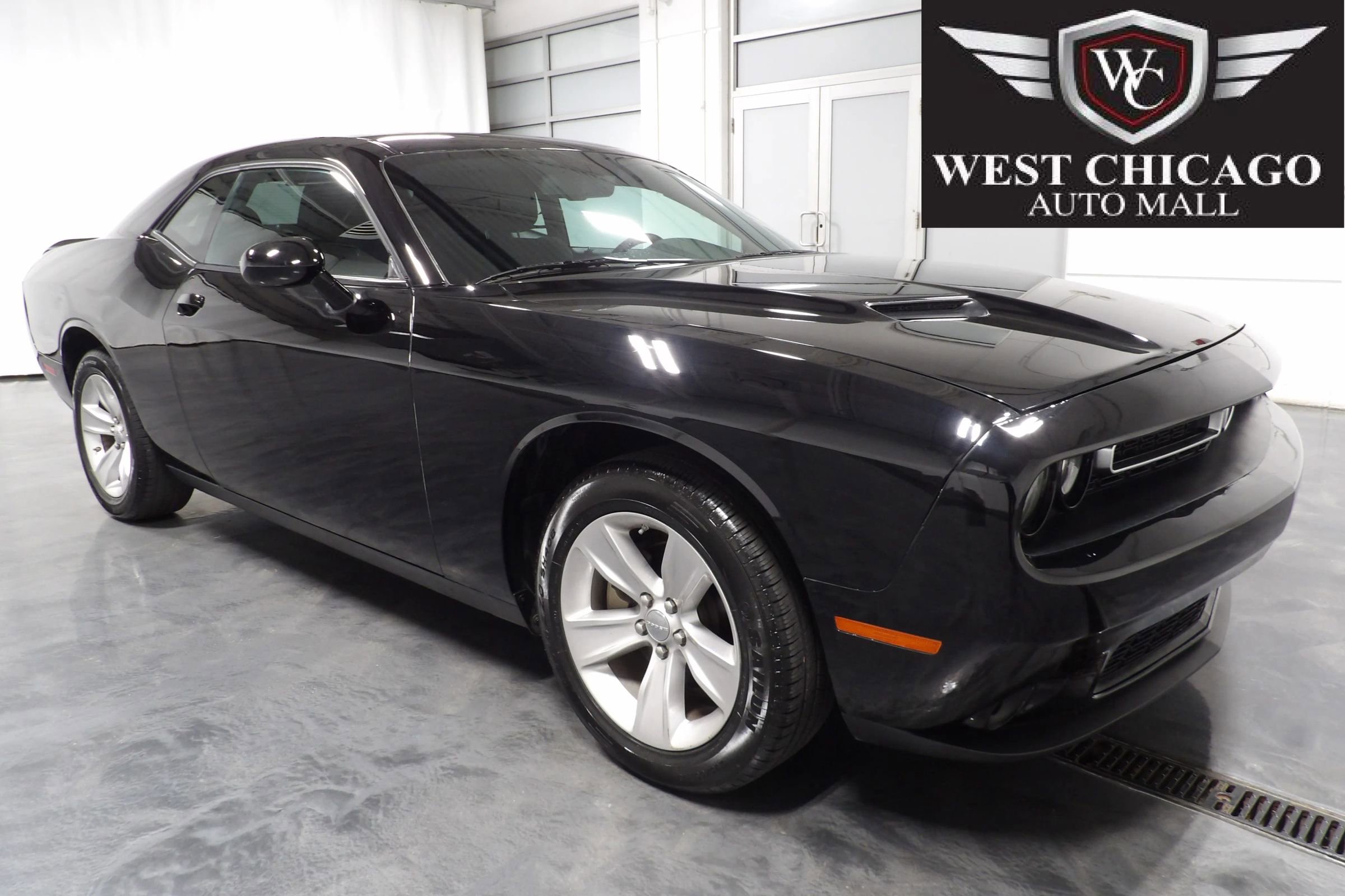 Used 2023 Dodge Challenger SXT image 1