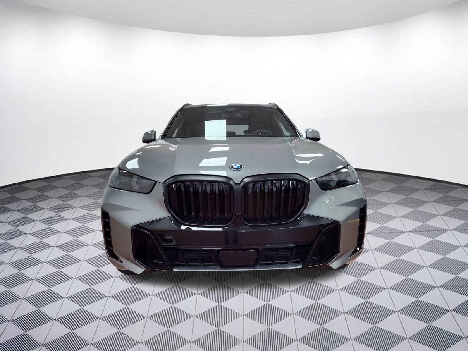 New 2026 BMW X5 xDrive50e image 5