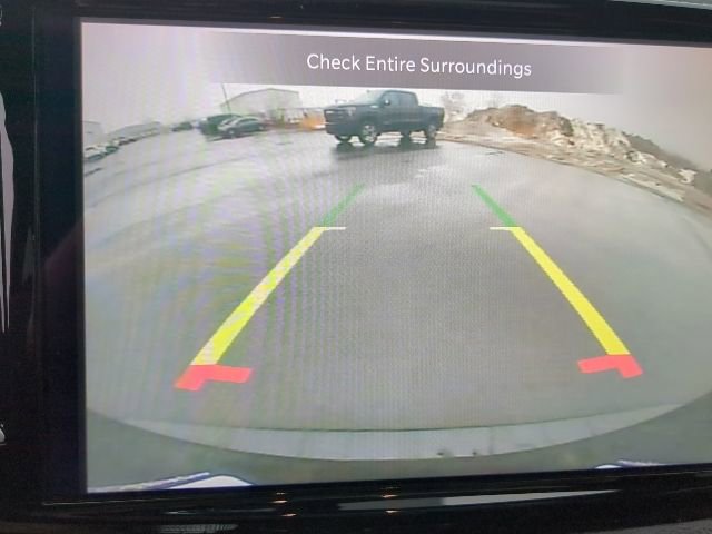 Used 2025 Chrysler Pacifica Limited image 16