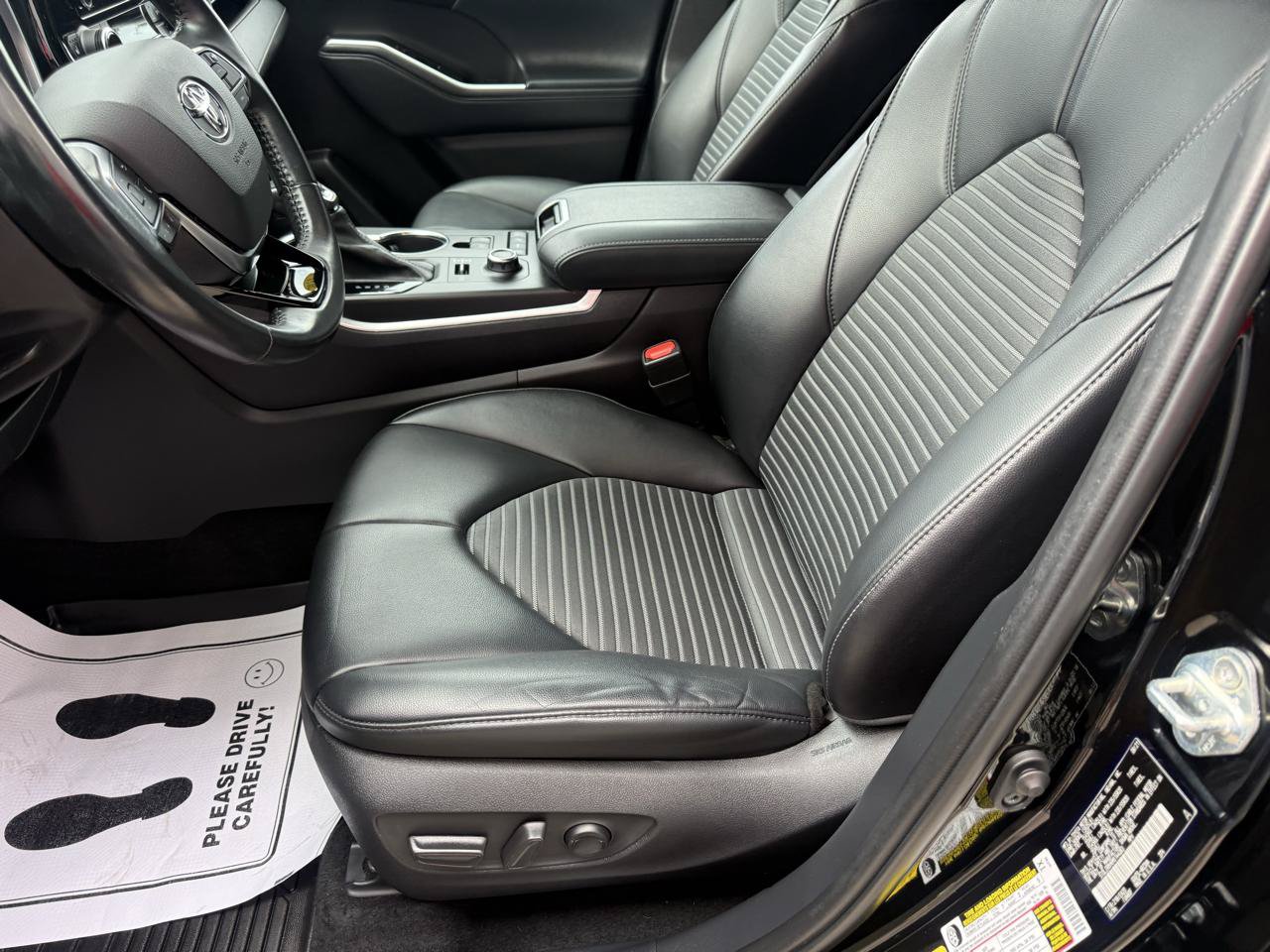 Used 2021 Toyota Highlander XSE AWD/4WD image 16