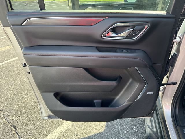 Used 2022 Chevrolet Suburban RST w/ Sport Performance Package image 28