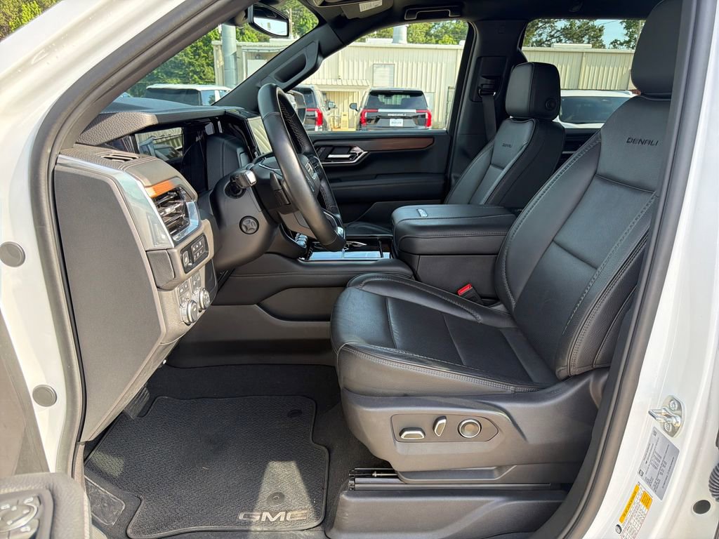 Used 2025 GMC Yukon Denali AWD/4WD image 10
