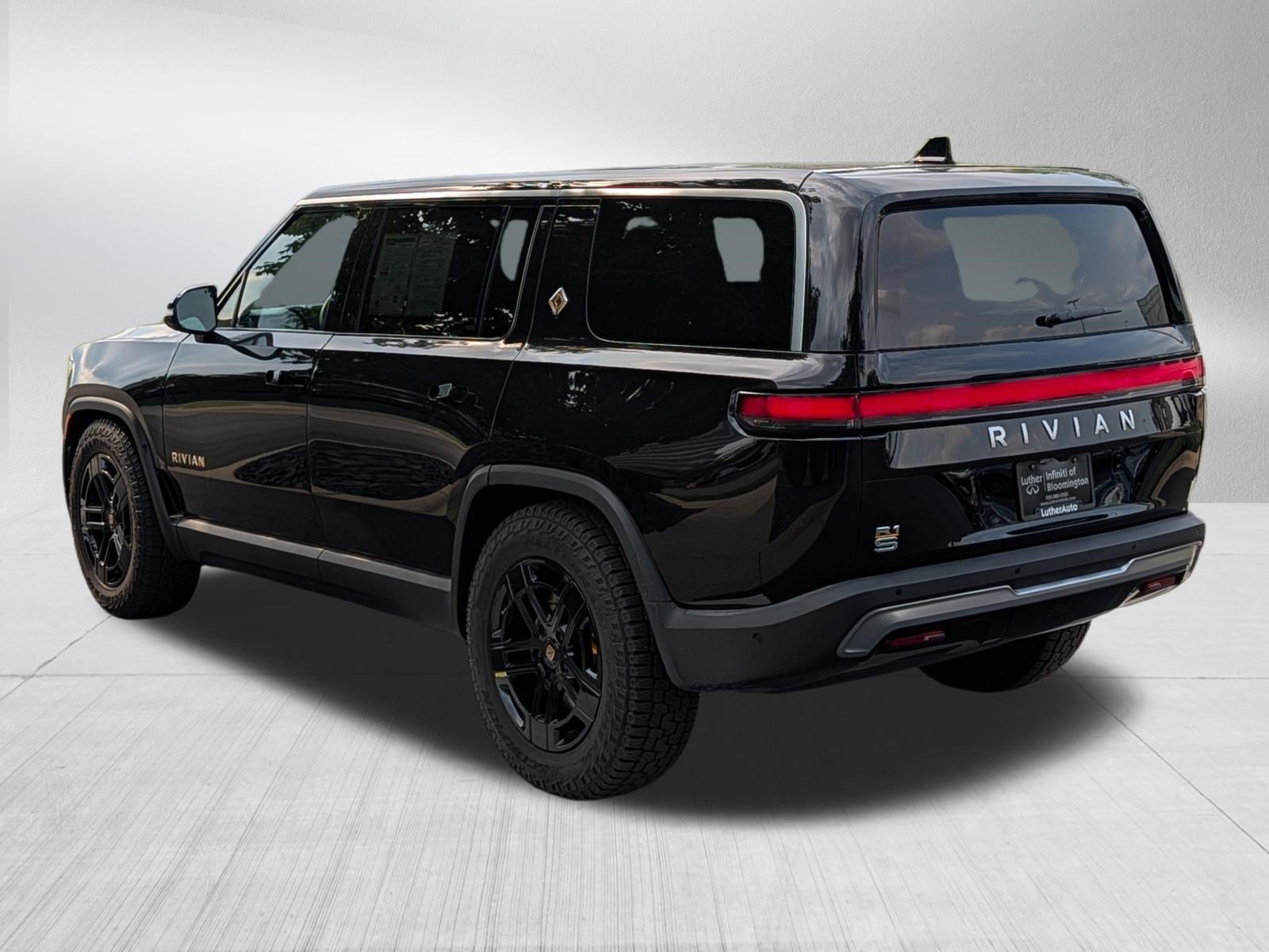 Used 2023 Rivian R1S Adventure Quad AWD/4WD image 5