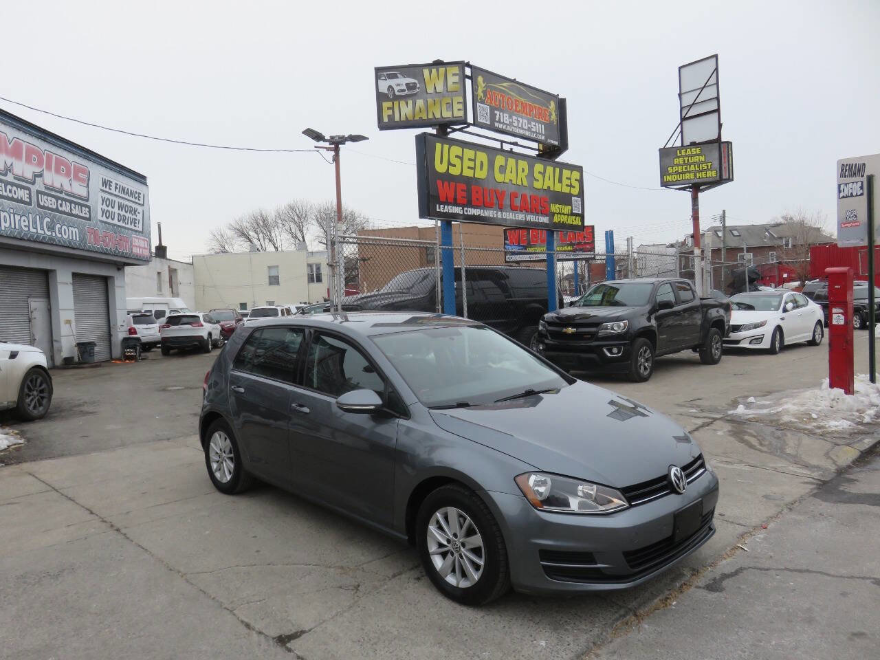 Used 2015 Volkswagen Golf S image 3