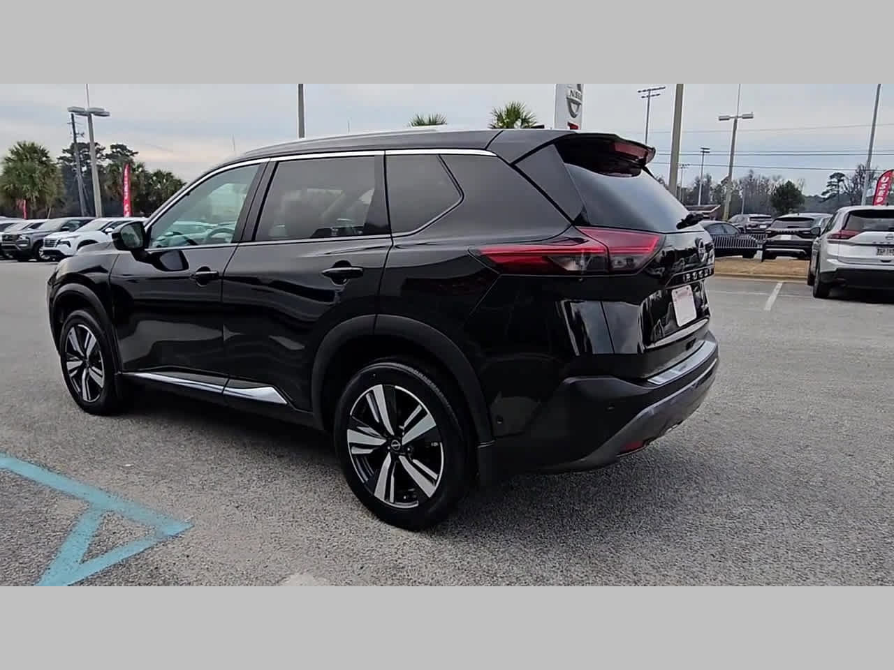 Used 2023 Nissan Rogue SL w/ SL Premium Package image 27