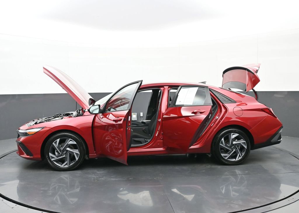 Certified 2025 Hyundai Elantra Sport image 51