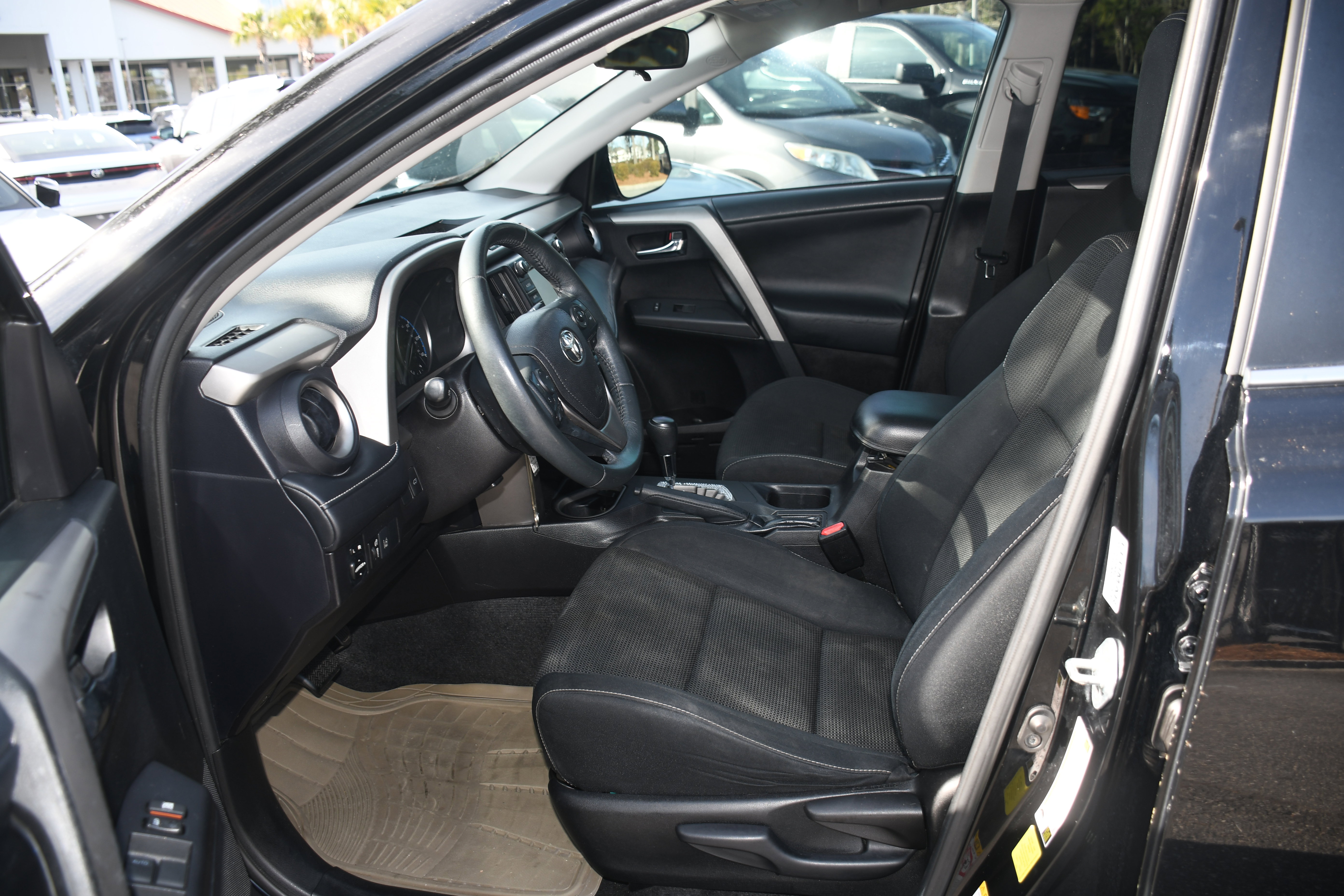 Used 2017 Toyota RAV4 XLE image 8