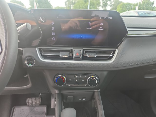 Used 2025 Chevrolet TrailBlazer LS FWD image 19