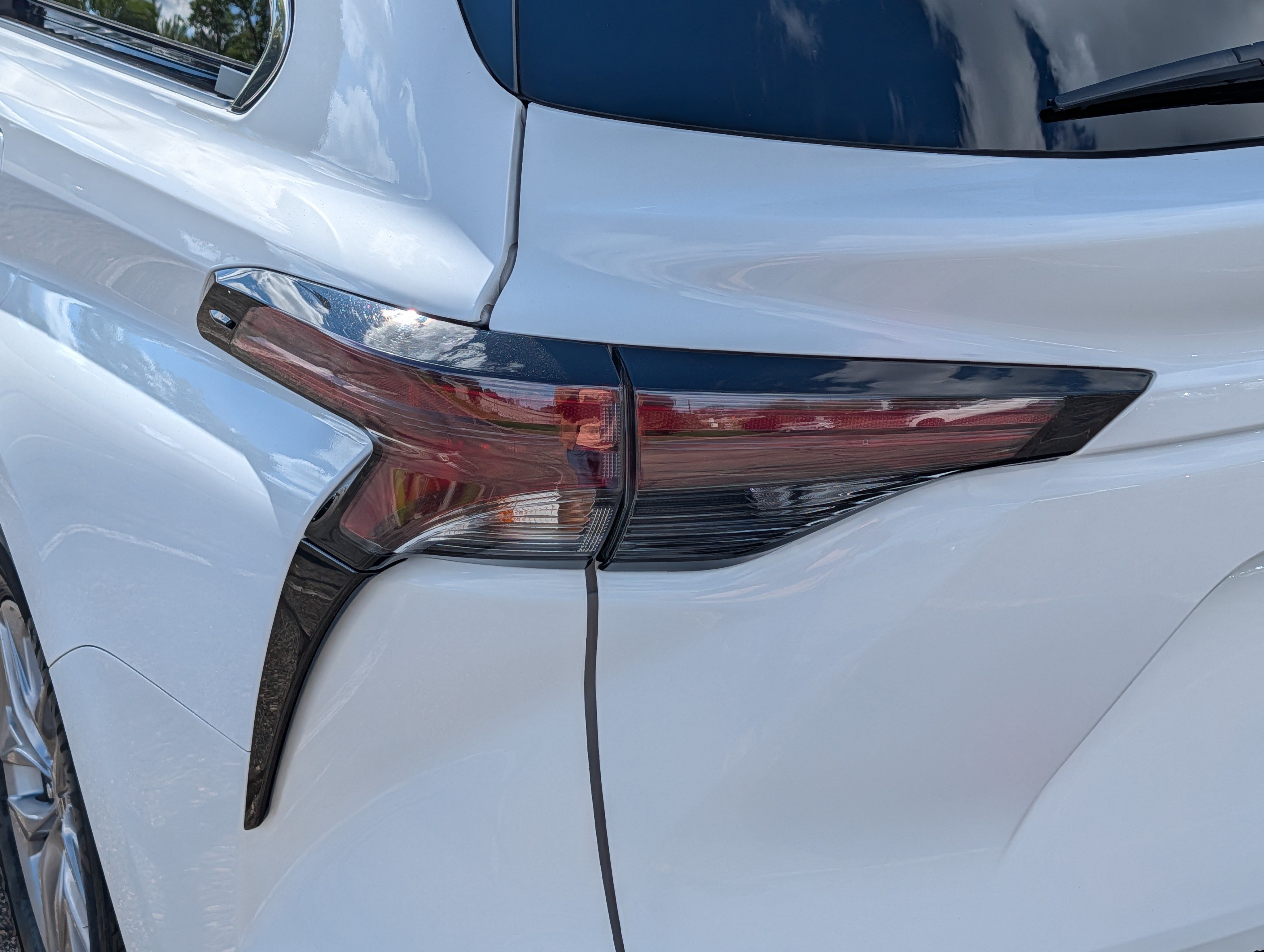 Used 2024 Toyota Sienna LE FWD image 17