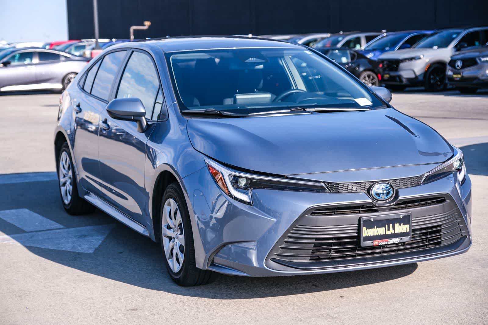 Used 2025 Toyota Corolla LE FWD image 3