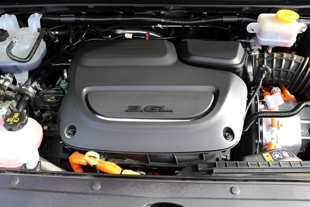 Used 2024 Chrysler Pacifica Select image 9