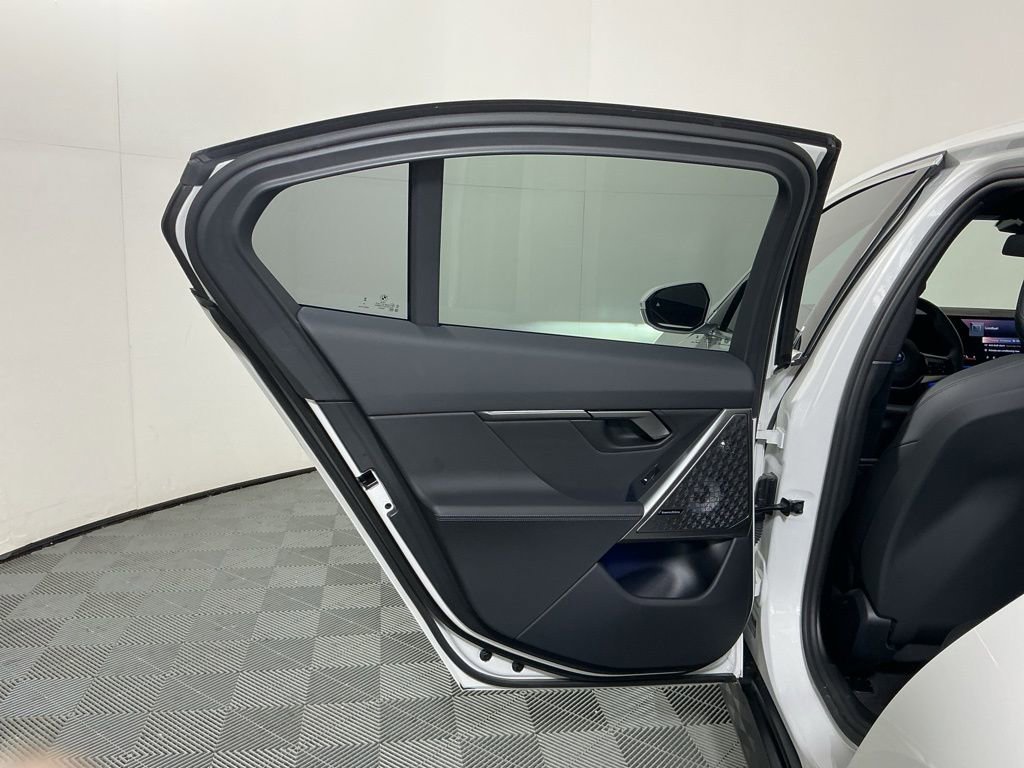 Certified 2025 BMW i5 eDrive40i image 24