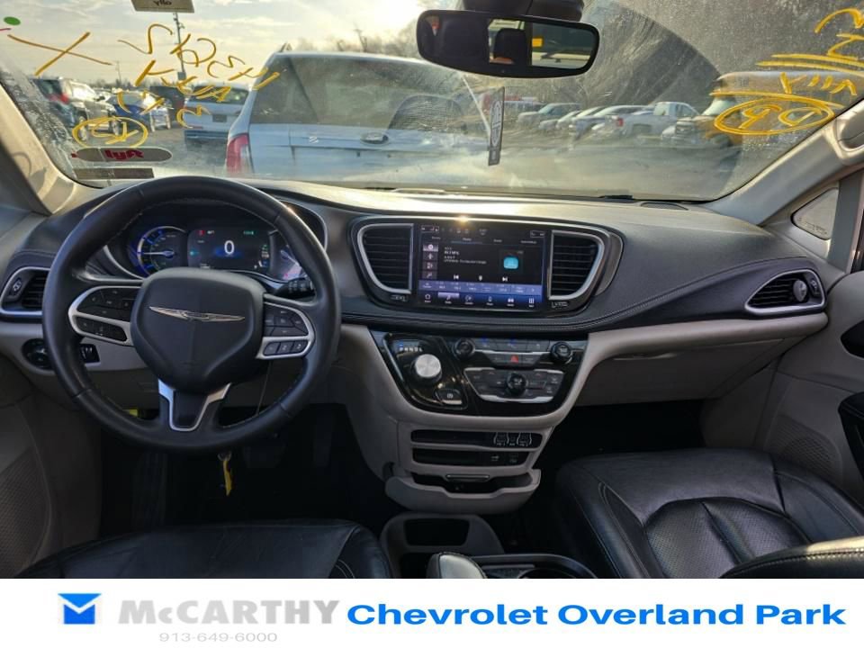 Used 2022 Chrysler Pacifica Touring-L image 6