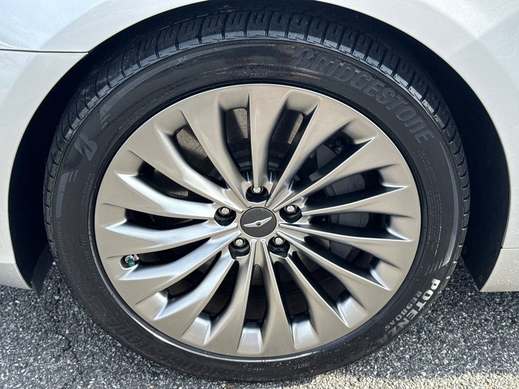 Used 2019 Genesis G90 3.3T Premium RWD image 11