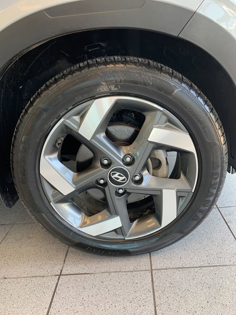 Certified 2023 Hyundai Venue SEL FWD image 22