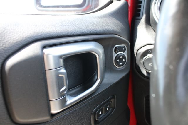 Used 2018 Jeep Wrangler Unlimited Sahara w/ Cold Weather Group AWD/4WD image 5